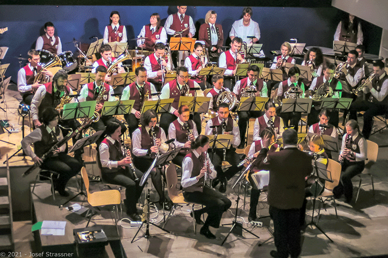 12. April 2004 - Frühlingskonzert der Jugendblasmusik Katzelsdorf im Schloss - Foto JoSt