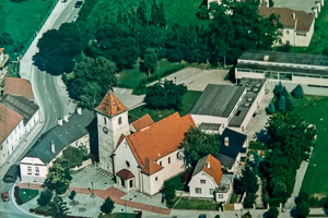 Bildvergleich - Luftbild Dorfkirche mit jener aus ~1940